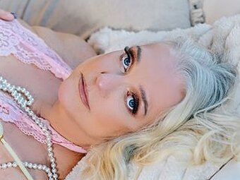 Curvaceous_Sofia
